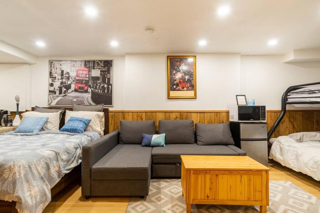 Hotel Big Oasis Studio Near Airport Yyz à Toronto Extérieur photo