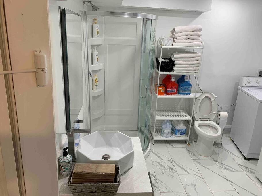 Hotel Big Oasis Studio Near Airport Yyz à Toronto Extérieur photo