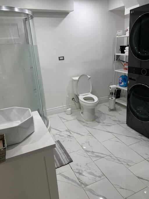 Hotel Big Oasis Studio Near Airport Yyz à Toronto Extérieur photo